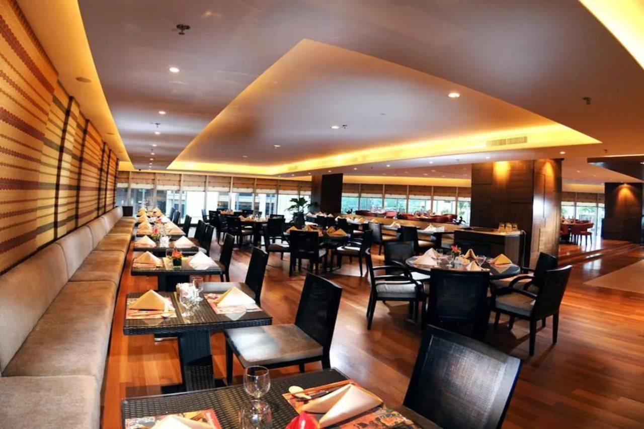 Puteri Wing - Riverside Majestic Hotel Kuching Luaran gambar