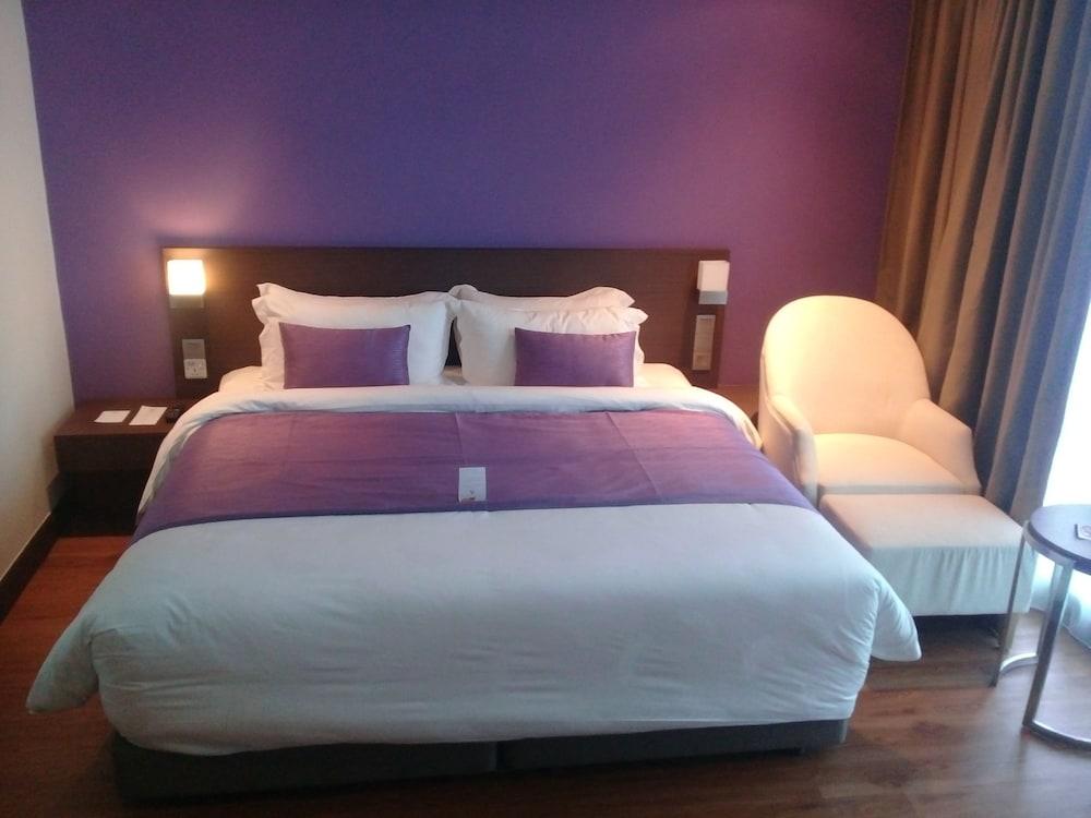 Puteri Wing - Riverside Majestic Hotel Kuching Luaran gambar