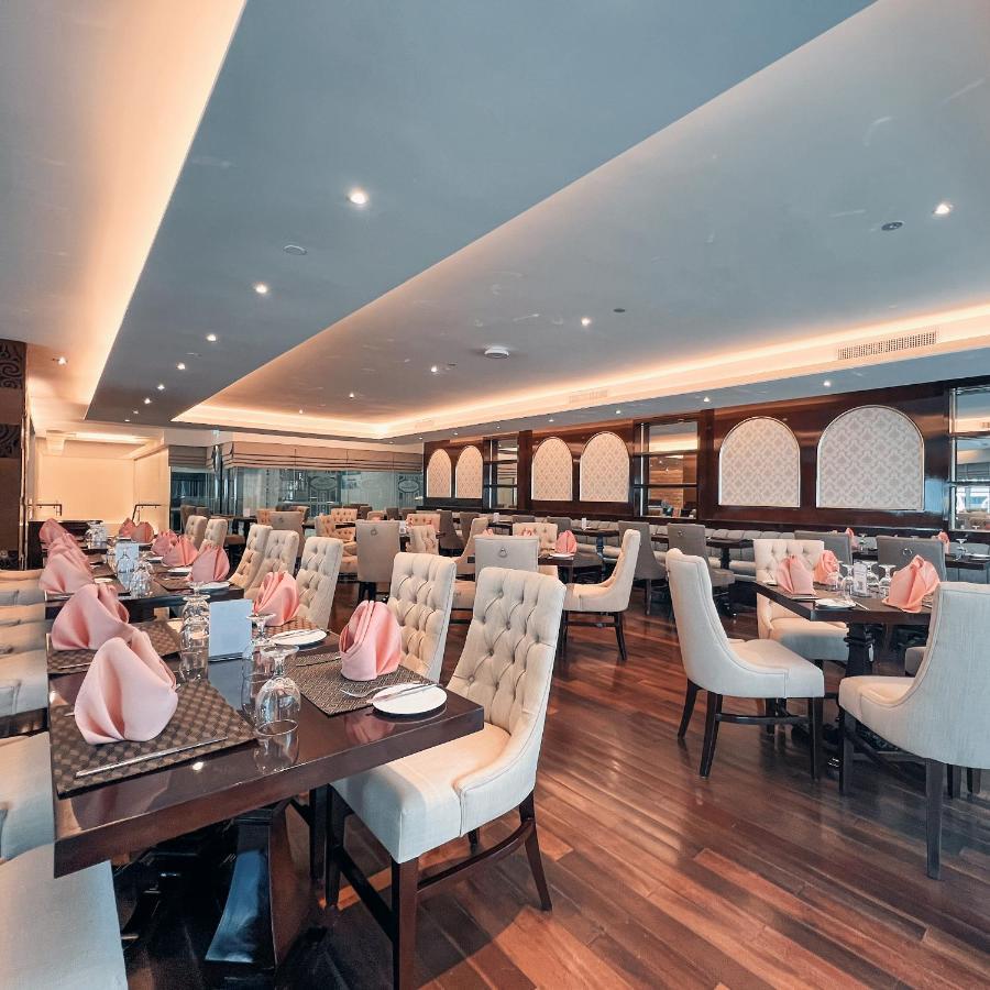 Puteri Wing - Riverside Majestic Hotel Kuching Luaran gambar