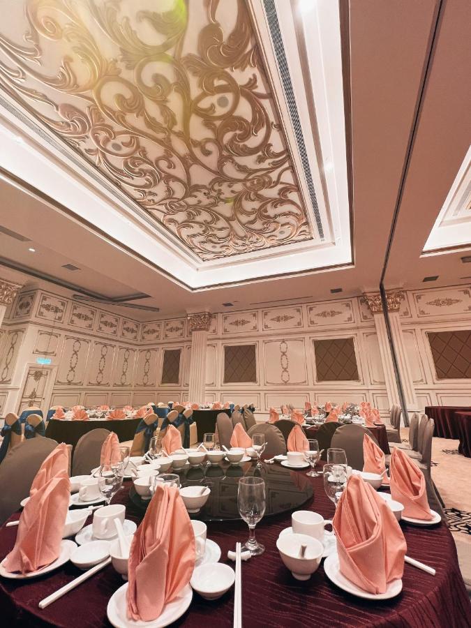 Puteri Wing - Riverside Majestic Hotel Kuching Luaran gambar