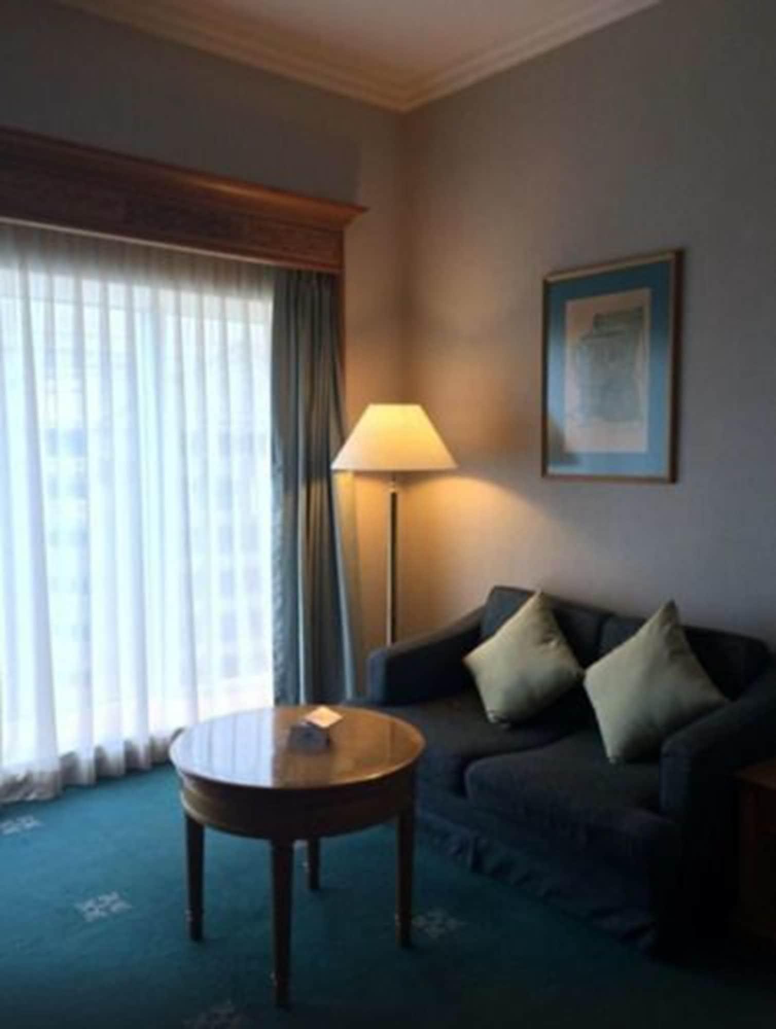 Puteri Wing - Riverside Majestic Hotel Kuching Luaran gambar